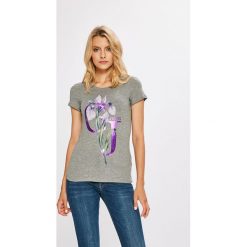 Guess Jeans - Top. Szare topy damskie Guess Jeans, z nadrukiem, z bawełny, z okrągłym kołnierzem, z krótkim rękawem. Za 139.90 zł.