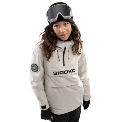 Kurtka snowboardowa damska W6-W Eriz. Brązowe kurtki damskie SIROKO, bez wzorów, bez kaptura, snowboardowy. W wyprzedaży za 478.95 zł.