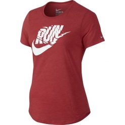 Nike Koszulka damska Run P Orgametric Swoosh Tee czerwona r. M (776636 672). Bluzki damskie marki Nike. Za 66.03 zł.