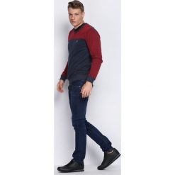 Granatowa Bluza Sedateness. Niebieskie bluzy męskie Born2be. Za 49.99 zł.