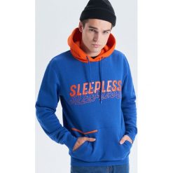 Bluza z kapturem kolekcja Night Animals - Granatowy. Bluzy męskie marki Cropp. Za 119.99 zł.