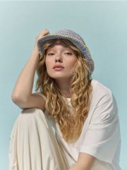 Pleciony kapelusz bucket - niebieski. Niebieskie czapki i kapelusze damskie Reserved, bez wzorów. Za 79.99 zł.