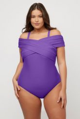 Kostium kąpielowy, dekolt a la Carmen, usztywniane miseczki, odpinane ramiączka. Fioletowe kostiumy jednoczęściowe damskie Ulla Popken, plus size, bez wzorów, z elastanu, plus size, do pływania. Za 223.99 zł.