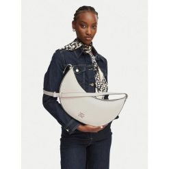 Torebka KARL LAGERFELD. Białe torebki do ręki damskie KARL LAGERFELD, bez wzorów, klasyczne, bez dodatków. Za 1,499.00 zł.