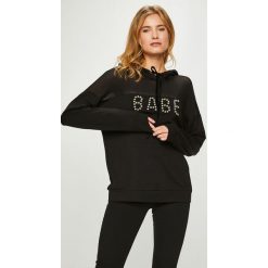 Guess Jeans - Bluza Bebe. Szare bluzy damskie Guess Jeans, z aplikacjami, z bawełny. Za 399.90 zł.