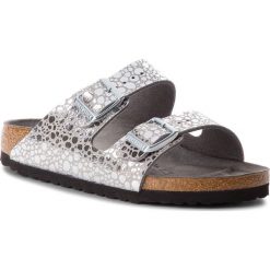 Klapki BIRKENSTOCK - Arizona Bs 1011913 Metallic Stones Silver Gray. Szare klapki damskie Birkenstock, z materiału. W wyprzedaży za 289.00 zł.
