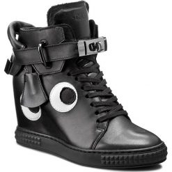 Sneakersy CARINII - B3767/ON E50-000-PSK-B88. Czarne półbuty damskie Carinii, bez wzorów, ze skóry, bez obcasa, na koturnie, bez zapięcia. W wyprzedaży za 259.00 zł.