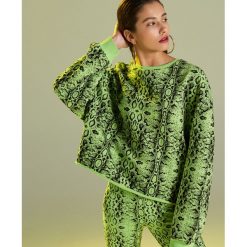 Neonowa bluza z wężowym wzorem - Zielony. Bluzy damskie Cropp. W wyprzedaży za 29.99 zł.
