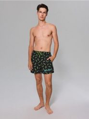Szorty kąpielowe z napisem Rick and Morty - czarny. Czarne krótkie spodenki sportowe męskie Sinsay, l, bez wzorów. W wyprzedaży za 22.99 zł.