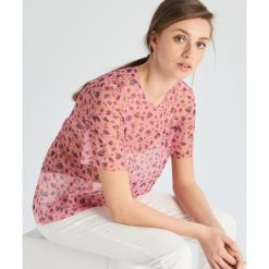 T-shirt w kwiaty - Wielobarwn. T-shirty damskie marki Sinsay. W wyprzedaży za 14.99 zł.