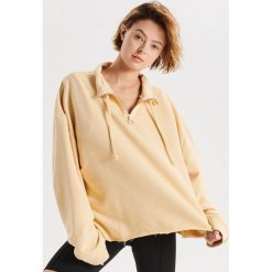 Bluza oversize typu track jacket - Kremowy. Bluzy damskie Cropp. Za 99.99 zł.