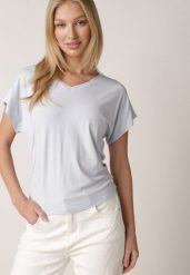 Niebieski T-shirt z Wiskozy z Trójkątnym Dekoltem Achiore. Niebieskie bluzki damskie Born2be, l, bez wzorów, z jeansu, klasyczne, bez kołnierzyka, bez ramiączek. Za 79.99 zł.