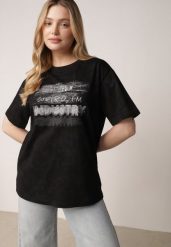 Czarny T-shirt z Bawełny o Kroju Oversize z Napisem Orinvyra. Czarne bluzki damskie Born2be, m, bez wzorów, z bawełny, biznesowe, bez kołnierzyka, bez ramiączek. Za 59.99 zł.
