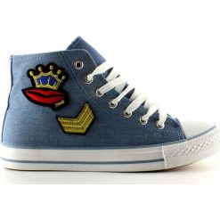 Niebieskie Trampki za kostkę z naszywkami R63 Cowboy Light Blue. Niebieskie trampki i tenisówki damskie ButyModne, z aplikacjami, eleganckie, za kostkę, bez zapięcia. W wyprzedaży za 69.00 zł.