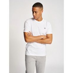 HUMMEL bluzka bawełniana hmlIC FRED T-SHIRT. Czarne t-shirty męskie Hummel, m, bez wzorów, z bawełny, klasyczne, bez kołnierzyka. Za 49.99 zł.