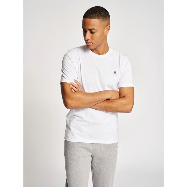 HUMMEL bluzka bawełniana hmlIC FRED T-SHIRT. Czarne t-shirty męskie Hummel, m, bez wzorów, z bawełny, klasyczne, bez kołnierzyka. Za 49.99 zł.