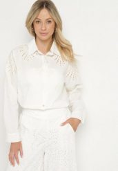 Biała Bawełniana Koszula Zdobiona Ażurowym Haftem Nevriona. Białe bluzki damskie Born2be, uniwersalny, z aplikacjami, z bawełny, eleganckie, bez kołnierzyka, bez ramiączek. Za 84.99 zł.
