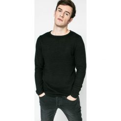 Dissident - Sweter. Czarne swetry przez głowę męskie Dissident, z bawełny, z okrągłym kołnierzem. W wyprzedaży za 34.90 zł.