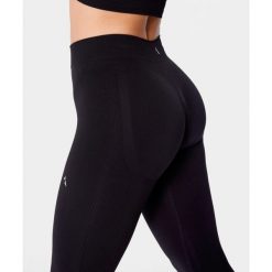 Legginsy bezszwowe z push-up dla kobiet na siłownię Carpatree Eris. Czarne legginsy damskie Carpatree, bez wzorów, na fitness i siłownię. W wyprzedaży za 153.99 zł.