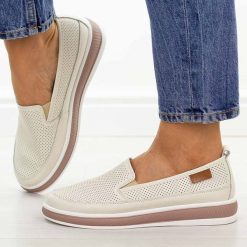 Beżowe ażurowe skórzane półbuty damskie Cambell 87322. Brązowe obuwie sportowe damskie Cambell, na jesień, w ażurowe wzory, z jeansu, casualowe, z okrągłym noskiem, bez obcasa, na płaskiej podeszwie, bez zapięcia. Za 219.00 zł.