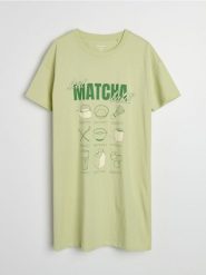 Bawełniana koszula nocna z napisem Matcha - zielony. Zielone koszule nocne damskie Sinsay, l, bez wzorów, z bawełny. Za 29.99 zł.