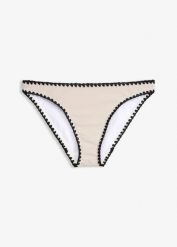 Skąpe figi bikini z haftem. Czarne bikini damskie bonprix, bez wzorów. Za 24.99 zł.