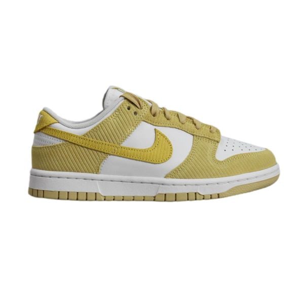 Damskie Buty sportowe sneakersy Nike Wmns Dunk Low - FN7167-700. Żółte obuwie sportowe damskie Nike, bez wzorów, do koszykówki. Za 330.05 zł.