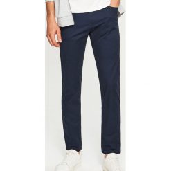 Spodnie regular fit - Granatowy. Spodnie materiałowe męskie marki Reserved. Za 99.99 zł.