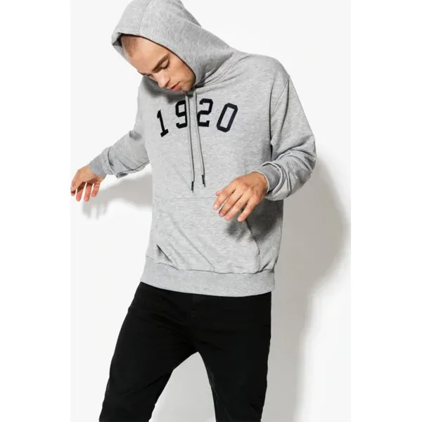 New Era Bluza Ne Branded Po Hoody 1920 New Era Lgh , szary, rozmiar L. Szare bluzy męskie New Era, l, bez wzorów, z bawełny, bez kaptura. W wyprzedaży za 169.99 zł.
