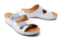 DR. BRINKMANN 700226-03 weiss, klapki profilaktyczne damskie. Białe klapki damskie Dr. Brinkmann, bez wzorów, ze skóry, bez obcasa. Za 309.90 zł.