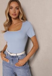 Niebieska Bluzka z Modalem Wiskozą i Kwadratowym Dekoltem Sanelora. Niebieskie bluzki damskie Renee, na lato, m, bez wzorów, z jeansu, eleganckie, bez kołnierzyka, bez ramiączek. Za 69.99 zł.