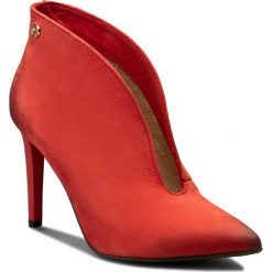 Szpilki CARINII - B3755 H55-000-000-A49. Czerwone szpilki damskie Carinii, z nubiku. W wyprzedaży za 249.00 zł.