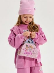Torebka kuferek z ozdobnym uchwytem i błyszczącym wykończeniem Barbie - różowy. Czerwone torby i plecaki dziecięce Sinsay. Za 39.99 zł.