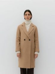 Płaszcz z wełną Manteco - beżowy. Brązowe płaszcze damskie Reserved, l, bez wzorów, z tkaniny, bez kaptura. W wyprzedaży za 299.99 zł.