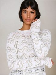 Sweter w paski - kremowy. Białe swetry damskie Sinsay, l, bez wzorów, bez kołnierzyka, bez ramiączek, bez kaptura. W wyprzedaży za 22.99 zł.