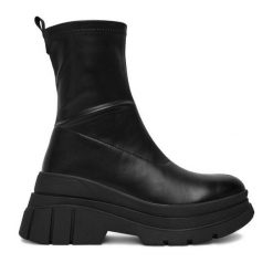 Botki DeeZee. Czarne botki damskie DeeZee, bez obcasa, na płaskiej podeszwie, bez zapięcia. Za 219.99 zł.