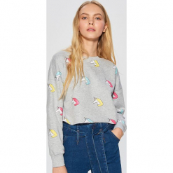 Krótka bluza w jednorożce - Jasny szary. Szare bluzy damskie Cropp. Za 69.99 zł.