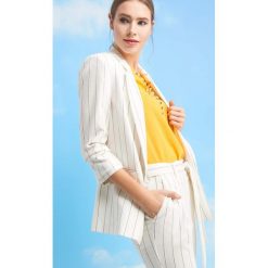 Luźna marynarka w prążki. Żakiety damskie marki Orsay. Za 149.99 zł.