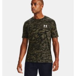 Koszulka fitness męska UNDER ARMOUR Camo z krótkim rękawem. Zielone koszulki sportowe męskie Under Armour, l, bez wzorów, bez kołnierzyka, bez ramiączek, na fitness i siłownię. Za 110.90 zł.