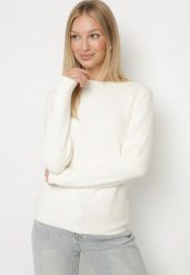 Jasnobeżowy Sweter z Wełną w Klasycznym Stylu Firrive. Brązowe swetry damskie Born2be, bez wzorów, z jeansu, klasyczne, bez kołnierzyka, bez ramiączek, bez kaptura. Za 59.99 zł.