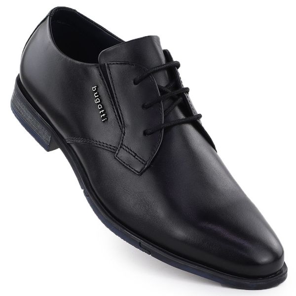 Skórzane wizytowe półbuty męskie czarne Bugatti SS153157. Czarne eleganckie półbuty Bugatti, z materiału, eleganckie, bez zapięcia. Za 329.99 zł.