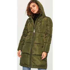 Pikowany płaszcz z kapturem - Khaki. Brązowe płaszcze damskie Reserved. Za 229.99 zł.