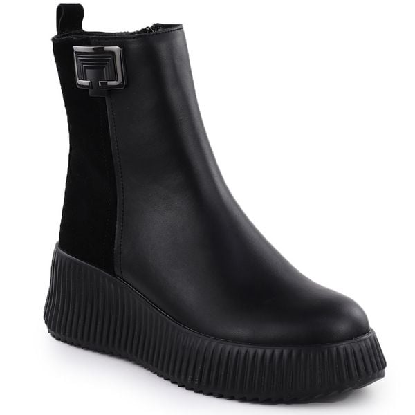 Skórzane botki damskie na koturnie czarne Filippo DBT7268. Czarne botki damskie Filippo, ze skóry, bez obcasa, na koturnie, bez zapięcia. Za 269.99 zł.