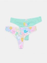 Bawełniane stringi 2 pack Care Bears - wielobarwny. Stringi damskie Sinsay, l, bez wzorów, z bawełny. Za 19.99 zł.