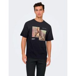 Koszulka crop top Mężczyzna ONLY & SONS Onsmonalisa Rlx Ss Lic Tee Vd. Czarne koszulki sportowe męskie ONLY HOT, m, bez wzorów, z bawełny, bez kołnierzyka, bez ramiączek. Za 134.25 zł.