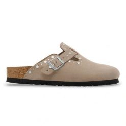 BIRKENSTOCK Boston Rivet LEVE Taupe Klapki damskie. Brązowe klapki damskie Birkenstock, bez wzorów, z materiału, eleganckie, bez obcasa. Za 689.99 zł.