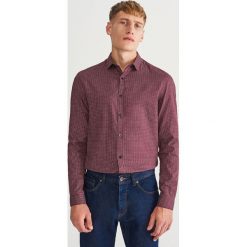 Koszula slim fit z drobnym wzorem - Bordowy. Czerwone koszule męskie Reserved. Za 99.99 zł.