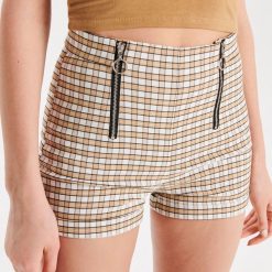 Szorty High Waist w kratę - Beżowy. Szorty damskie marki Cropp. Za 69.99 zł.