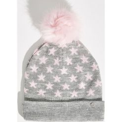 Czapka z puszystym pomponem - Jasny szar. Szare czapki i kapelusze damskie Sinsay. Za 24.99 zł.