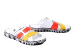 MANITU 900117-03 weiss, klapki damskie. Klapki damskie Manitu, bez wzorów, ze skóry, bez obcasa. Za 212.41 zł.